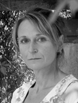 Angelika Sinn ist 1961 in Iserlohn geboren und lebt seit 1990 in Bremen.
